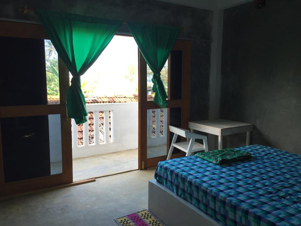 Cheeky Monkey Surf Camp Hotel Weligama Eksteriør billede