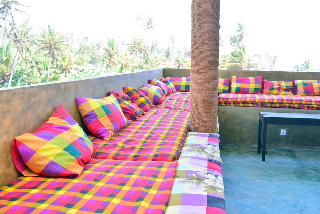 Cheeky Monkey Surf Camp Hotel Weligama Eksteriør billede