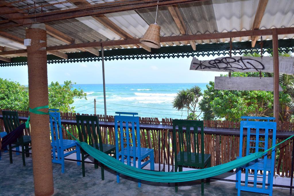Cheeky Monkey Surf Camp Hotel Weligama Eksteriør billede