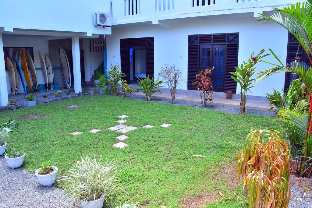 Cheeky Monkey Surf Camp Hotel Weligama Eksteriør billede